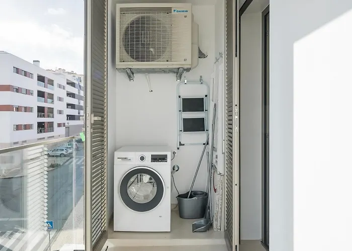 Апартаменты Charming New 2 Bedroom Built 2023 Лагуш