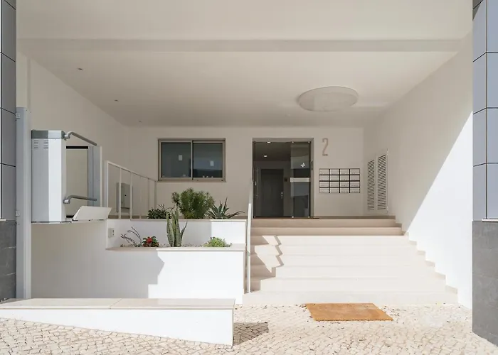 Апартаменты Charming New 2 Bedroom Built 2023 Лагуш