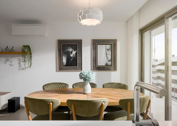 Charming New 2 Bedroom Built 2023